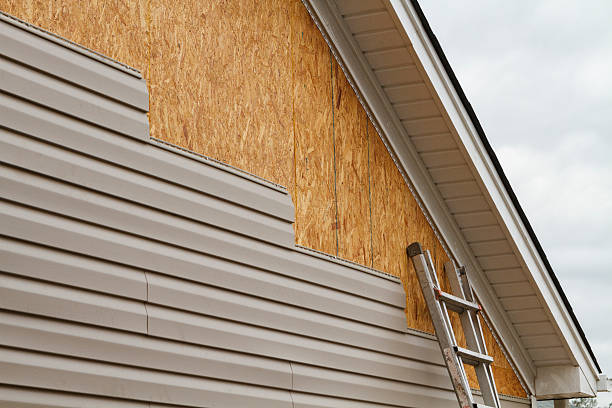 Professional Siding Installation technician working in Carteret, NJ